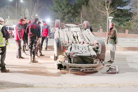Elazığ'da otomobil takla attı: 2 yaralı 
