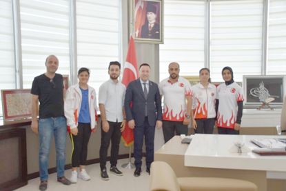 Balkan şampiyonu milli takım sporcularından Başkan Beyoğlu’na ziyaret 