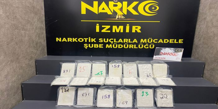 İzmir'de durdurulan araçta 10 kilo 620 gram kokain ele geçirildi