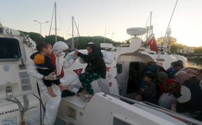 Kuzey Ege'de geri itilen 45 düzensiz göçmen kurtarıldı