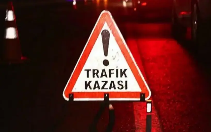 İzmir'de hemzemin geçitte tren ile traktörün çarpıştığı kazada 4 kişi yaralandı