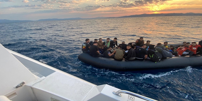 Kuşadası açıklarında geri itilen 39 düzensiz göçmen kurtarıldı