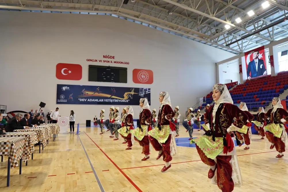 Diyarbakır okul Sporları Halk Oyunlarına damga vurdu
