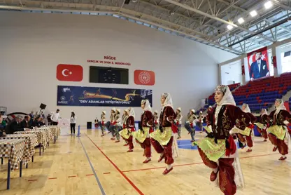 Diyarbakır okul Sporları Halk Oyunlarına damga vurdu