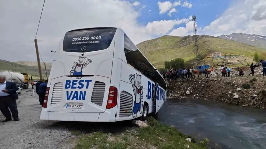 Bitlis'te yolcu otobüsünün dereye düşmesi sonucu 7 kişi yaralandı