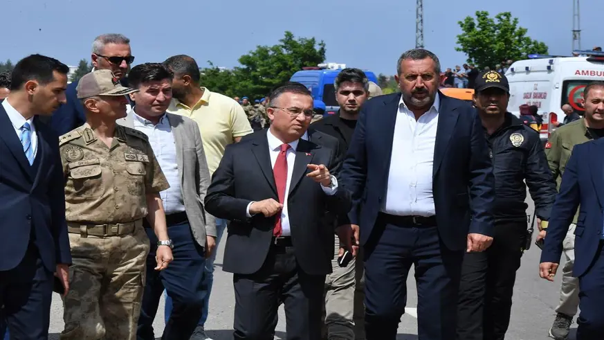 Gaziantep'te 8 kişinin öldüğü feci kazada yaralı sayısı yükseldi: ağır yaralıların var: İlk açıklama Gaziantep Valisi  Kemal Çeber'den geldi