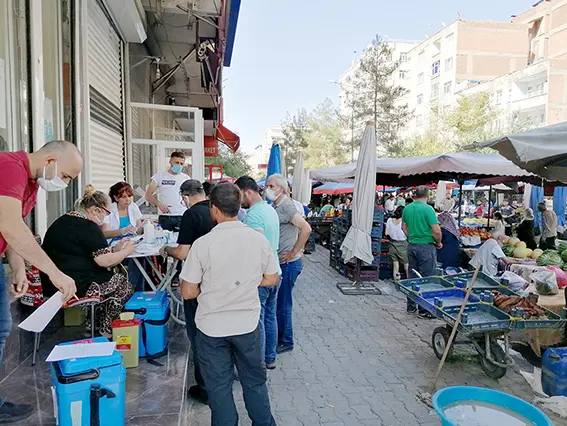 Diyarbakır’da aşı olanların sayısı yükseldi, vaka sayısı geriledi 