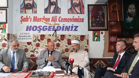 Diyanet İşleri Başkanı Erbaş'tan cemevine 'geçmiş olsun' ziyareti