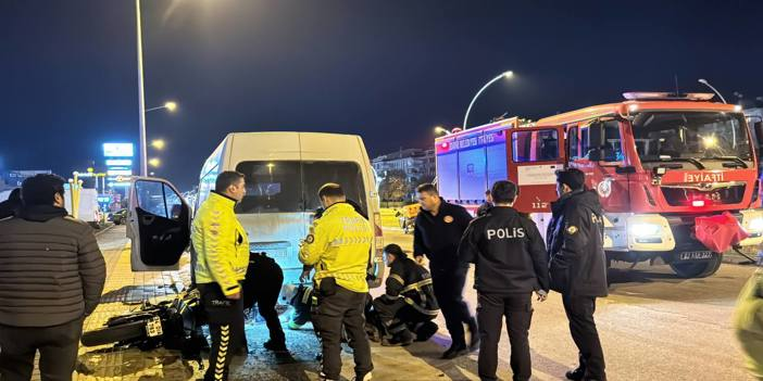 Edirne'deki trafik kazasında panelvanın altında sıkışan motosiklet sürücüsü yaralandı