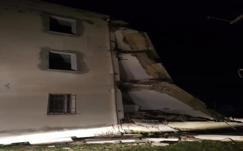 Alanya'da boş otel lojmanı çöktü