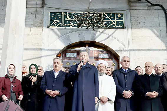 Cumhurbaşkanı Erdoğan, Yeni Camii'nin restorasyon sonrası ibadete açılışına katıldı