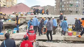 MEB'in 4 bini aşkın öğretmeni, deprem bölgesinde arama kurtarmada görev alıyor