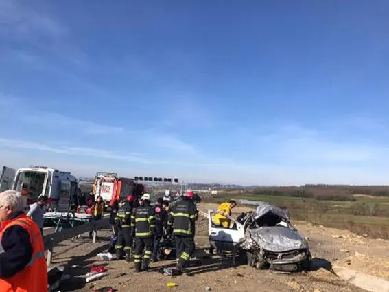 (Video) Yardıma gittikleri deprem bölgesinden dönüşte kaza: 2 ölü, 3 yaralı