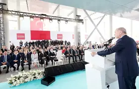 Erdoğan: Farklı düşünen sanatçılarımızı tehdit ettiler