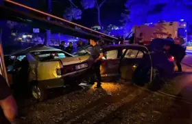 Kavşakta otomobiller çarpıştı; 2 ölü, 2 yaralı