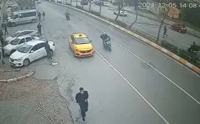 Esenyurt'ta yayaya çarpan motosiklet sürücüsü öldü