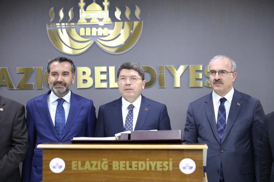 Adalet Bakanı Tunç, Elazığ'da gazetecilere açıklamada bulundu