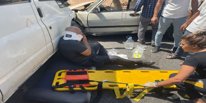 Mardin'de otomobil ile kamyonetin çarpıştığı kazada 4 kişi yaralandı
