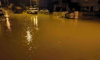 Şiddetli yağmur su baskınlarına neden oldu