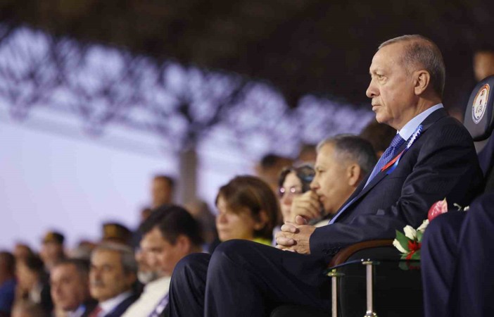 Cumhurbaşkanı Erdoğan: “Teröristler Türk adaletine teslim olacaklar ya da devletimizin demir yumruğuyla yüzleşeceklerdir.”