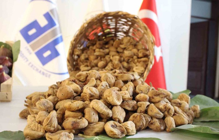 Aydın’da sezonun ilk kuru inciri 350 liradan satıldı