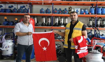 Haliliye’de esnaf ve vatandaşa Türk bayrağı dağıtıldı