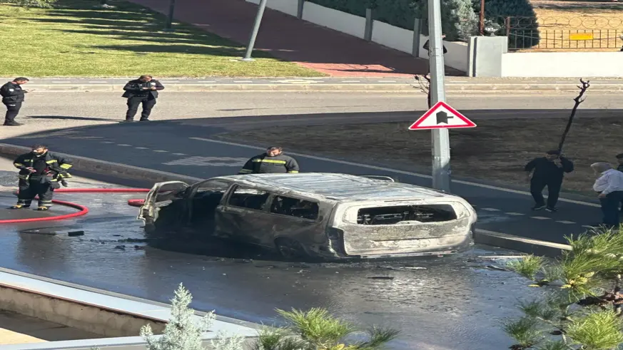 Park halindeki araç alevlere teslim oldu