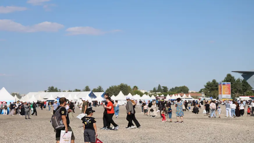 Adana semalarında TEKNOFEST'e damga vuran görüntüler: SOLOTÜRK ve Akıncı'dan nefes kesen gösteri