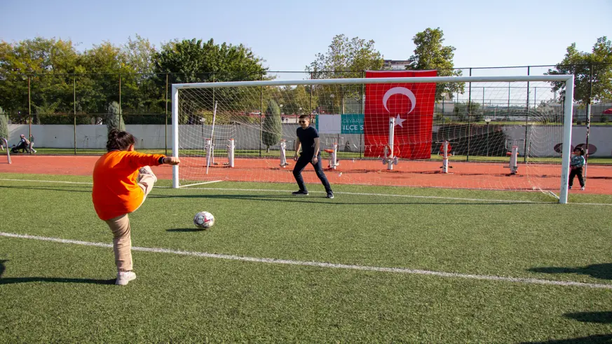 Cumhuriyet kutlamalarına Diyarbakır Çınar'da renkli kapanış 