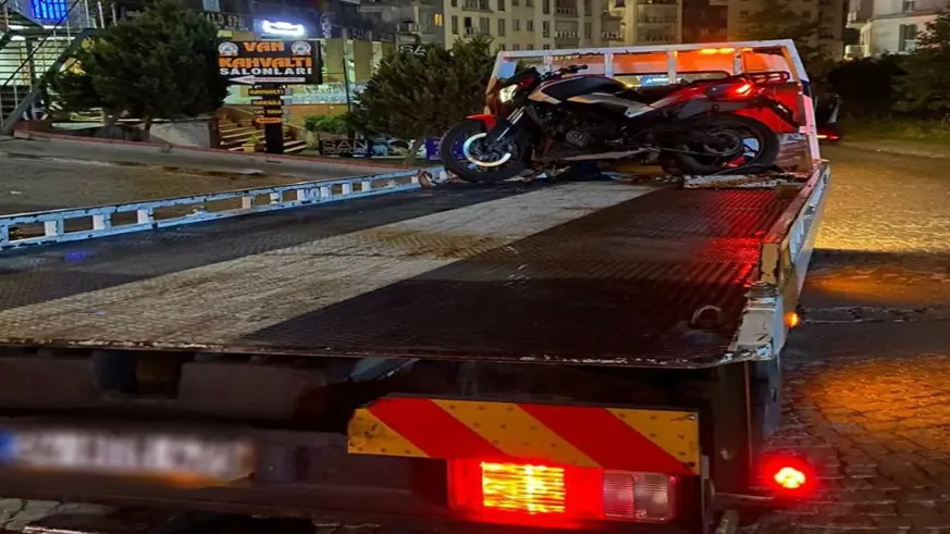 Esenyurt'ta çalıntı motosikletle yakalanan 2 şüpheli tutuklandı