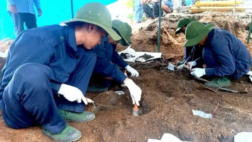 Vietnam'da bir evin temelinde askerlere ait toplu mezar bulundu