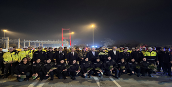İstanbul Valisi Gül, 15 Temmuz Şehitler Köprüsü'nde görevli polisleri ziyaret etti
