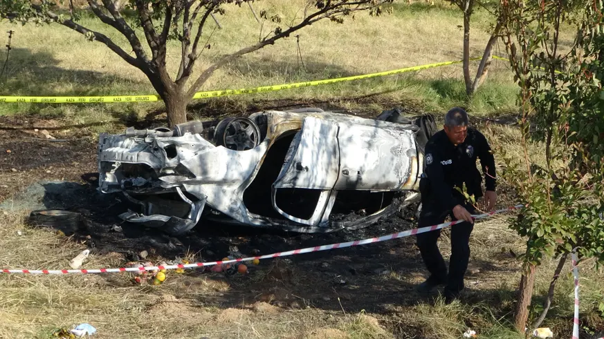 Kayısı bahçesine uçan araç patladı; 2 ölü 