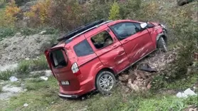 Dedesinin aracını kaçıran çocuk, polisten kaçarken şarampole yuvarlandı