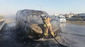 Hatay'da seyir halindeki minibüste çıkan yangın söndürüldü