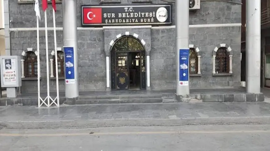 Sur Belediyesi, tasarruf tedbirlerine aykırı olarak lüks araç kiraladı 