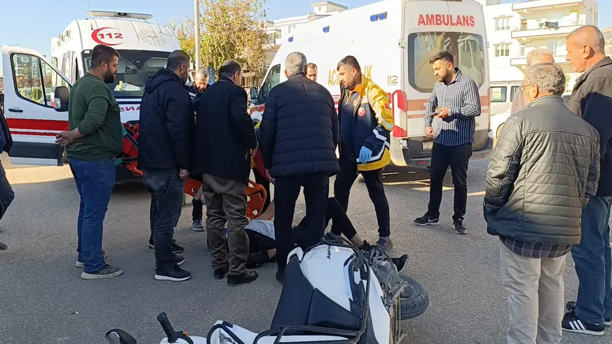  Kamyon ile motosiklet çarpıştı: 1’i ağır 2 kişi yaralandı