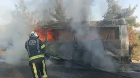 Son dakika haberi: Kartal'da minibüs alev alev yandı, 20 yolcu tahliye edildi