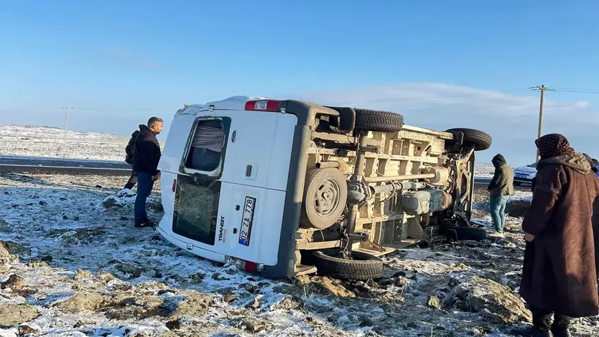 Diyarbakır'da öğretmen servisi kaza yaptı: 13 yaralı