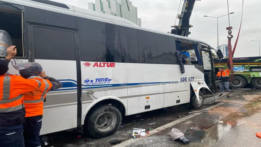 Maltepe’de minibüs devrildi: 1 ölü, 7 yaralı