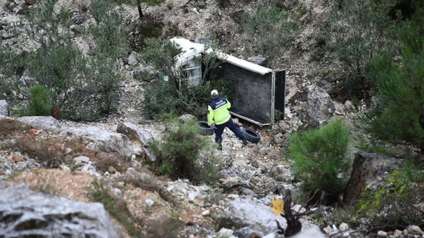 Alanya’da kamyonet dereye uçtu: 1 ölü, 1 yaralı