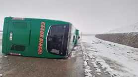 Bingöl'de yolcu otobüsü devrildi: 2 ölü, 16 yaralı