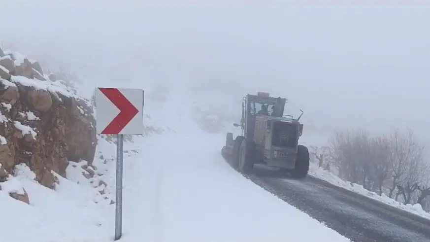 Diyarbakır’da kar yağışı nedeniyle kapanan 105 kilometrelik yol ulaşıma açıldı