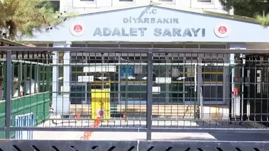 Yargıtay önünde “Şeyh ailesiyiz, hakim savcılar bizim müritlerimiz, Hakim ve Savcılara para yedirip tahliye aldırıyordum!” diyen azılı dolandırıcı tutuklandı