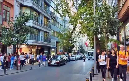 İstanbul'da Yaya Trafiği Üç Caddede Toplandı: Kiralar Arttı, Dükkanlar Yayıldı