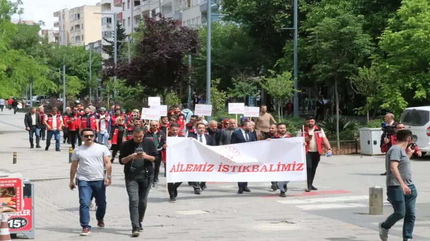Diyarbakır, Siirt ve Bingöl'de Aile Haftası kapsamında yürüyüş düzenlendi