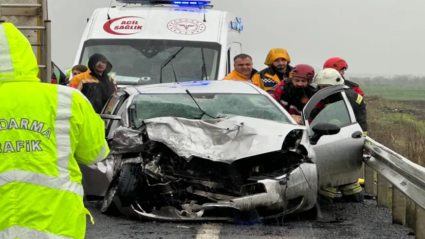 Diyarbakır’da trafik kazası; 1 ölü, 3 yaralı