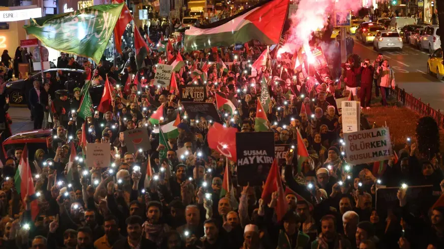 İHH'den Filistin'e destek için meşaleli yürüyüş