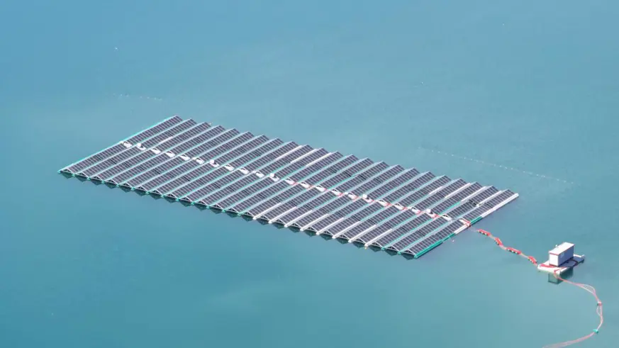 Türkiye'nin ilk yüzer güneş enerjisi santrali elektrik üretimine başlıyor