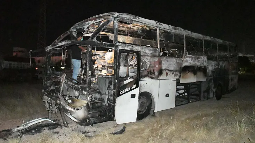 Pakistan'da yolcu otobüsü vadiye düştü, en az 28 kişi öldü
